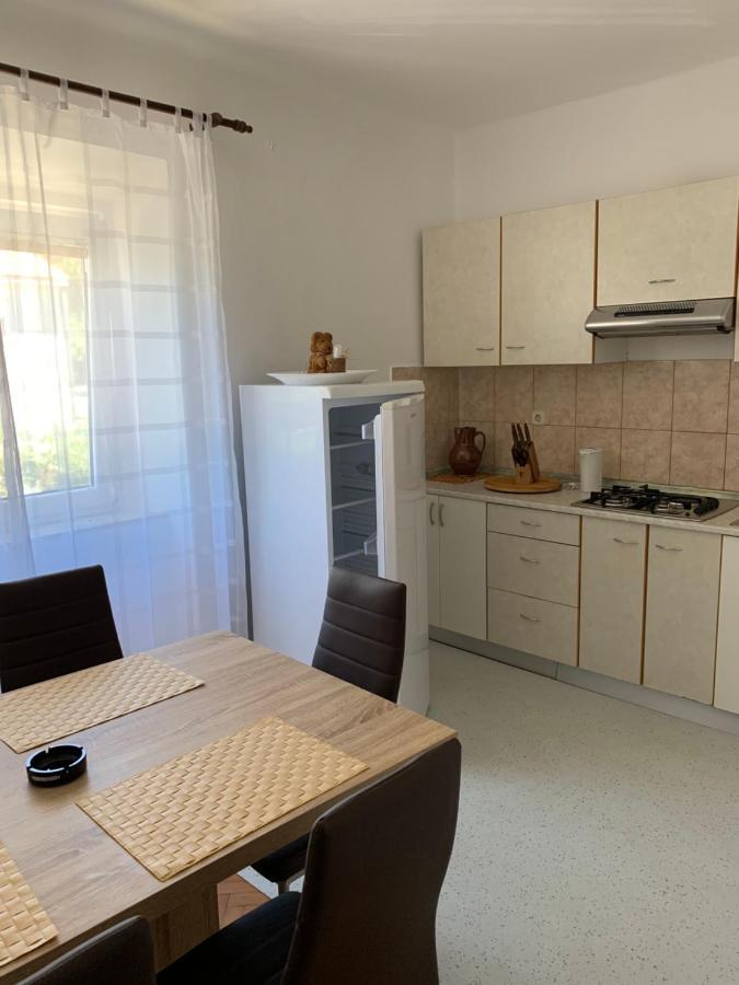 Apartmans And Rooms "Slavica" Новаля Екстериор снимка