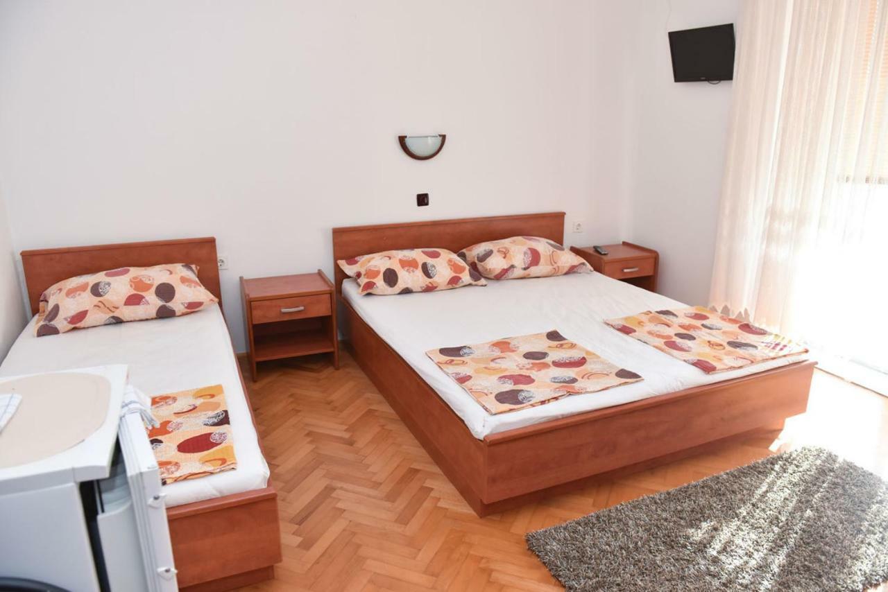Apartmans And Rooms "Slavica" Новаля Екстериор снимка