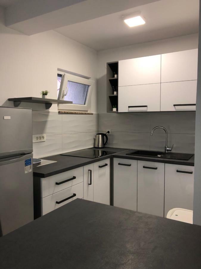 Apartmans And Rooms "Slavica" Новаля Екстериор снимка