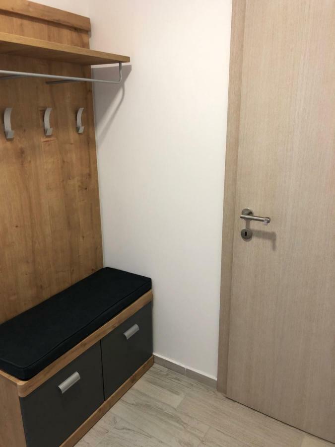 Apartmans And Rooms "Slavica" Новаля Екстериор снимка