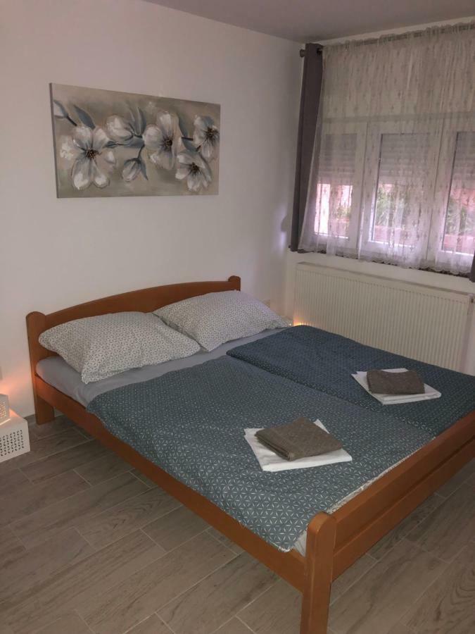 Apartmans And Rooms "Slavica" Новаля Екстериор снимка
