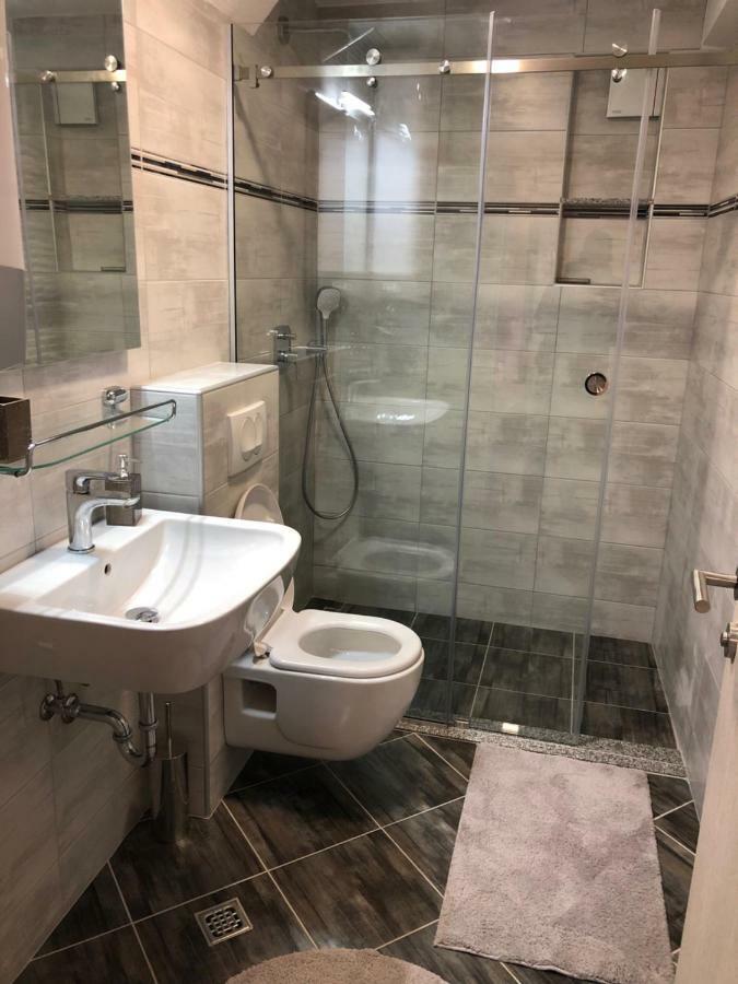 Apartmans And Rooms "Slavica" Новаля Екстериор снимка