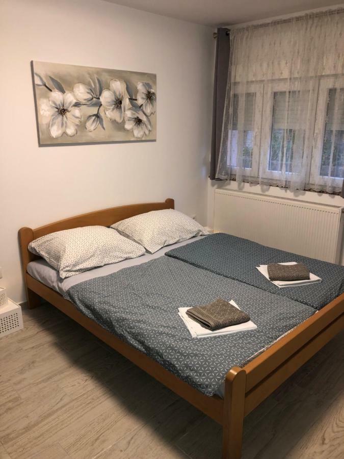 Apartmans And Rooms "Slavica" Новаля Екстериор снимка