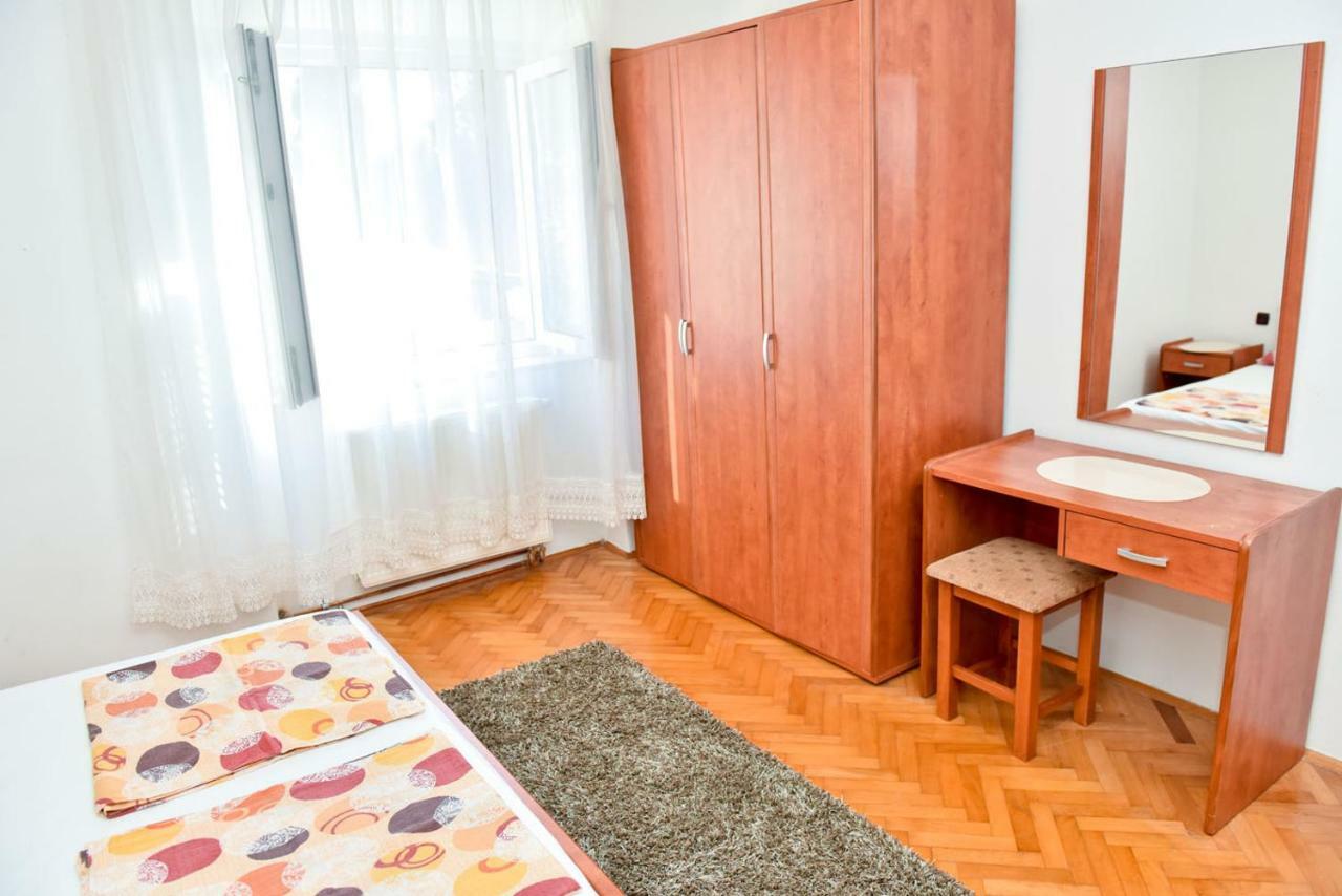 Apartmans And Rooms "Slavica" Новаля Екстериор снимка