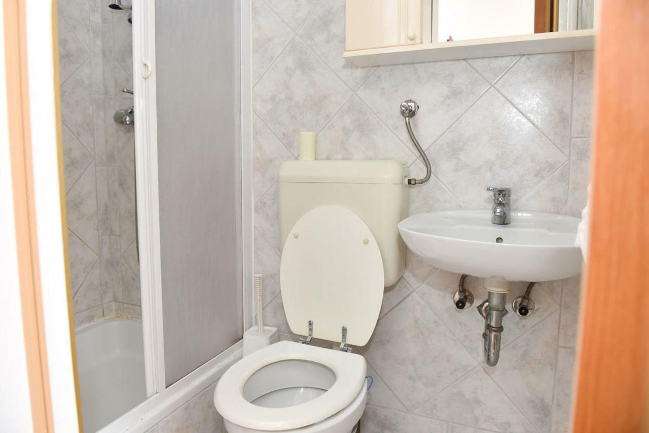 Apartmans And Rooms "Slavica" Новаля Екстериор снимка