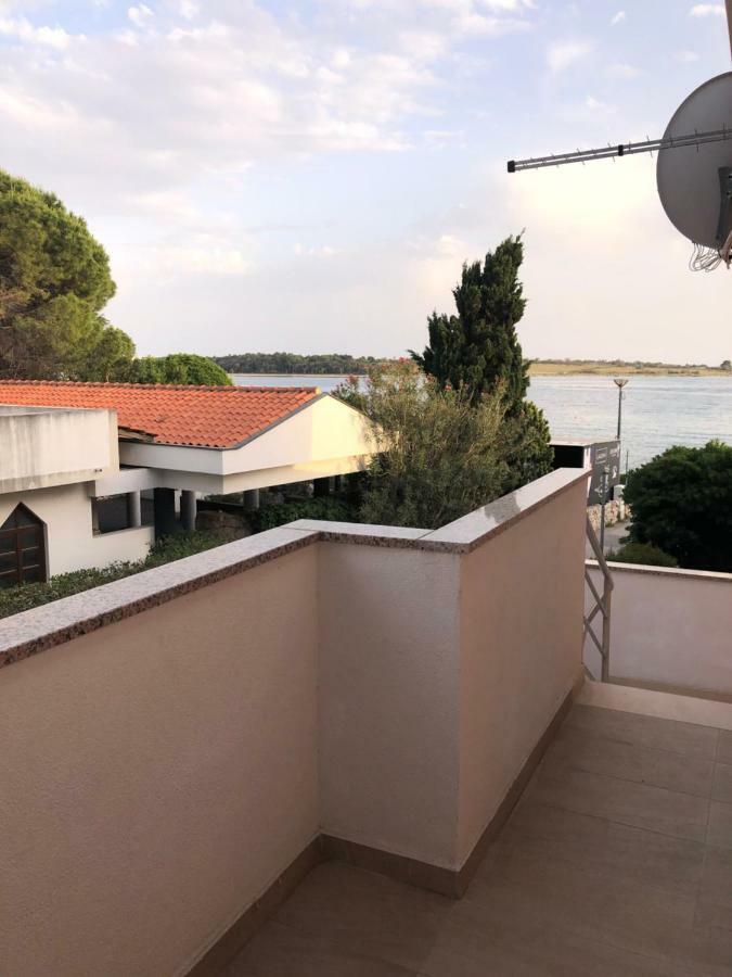 Apartmans And Rooms "Slavica" Новаля Екстериор снимка