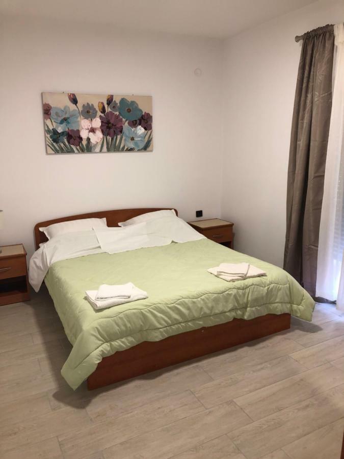 Apartmans And Rooms "Slavica" Новаля Екстериор снимка